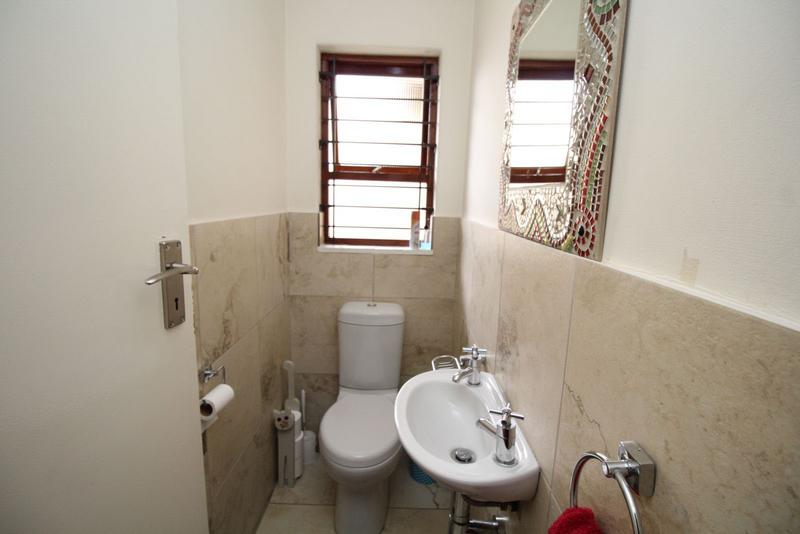 To Let 3 Bedroom Property for Rent in Bloemhof Western Cape